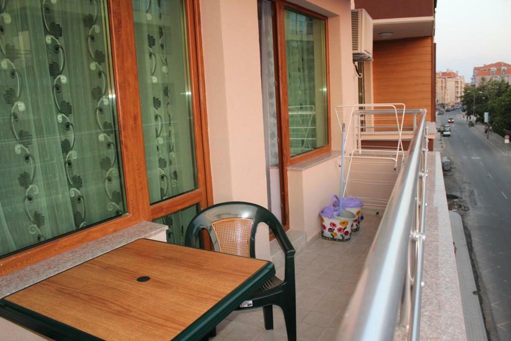 Paradise Day Pomorie Bagian luar foto
